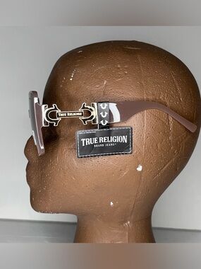 NWT True Religion Oversize Gold Horseshoe Logo Sunglasses Nude TR56234XK READ